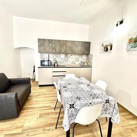 Nicolaus 204 Bari